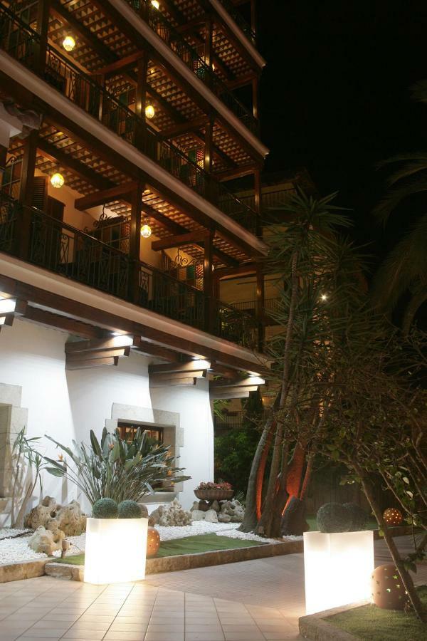 Hotel La Carolina 료렛 드 마르 외부 사진